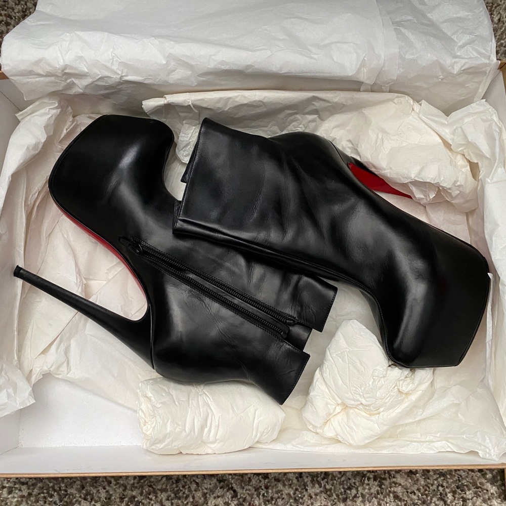 Christian louboutin daf booty black calf leather